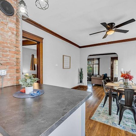 Beautifully Remodeled Duplex Apt In West Blvd Cleveland Exterior foto