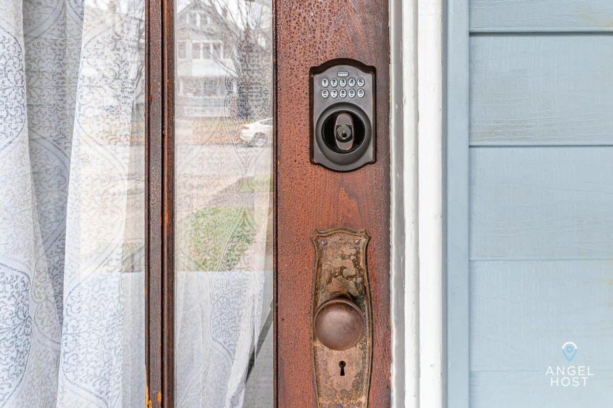 Beautifully Remodeled Duplex Apt In West Blvd Cleveland Exterior foto